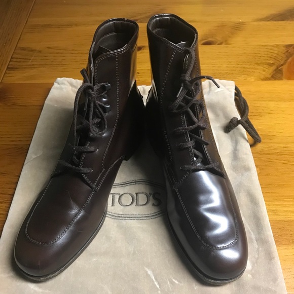 Tod’s Lace Up Ankle Boot Maroon leather Size 8